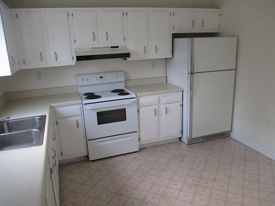 2nd image of 2245 Merle St