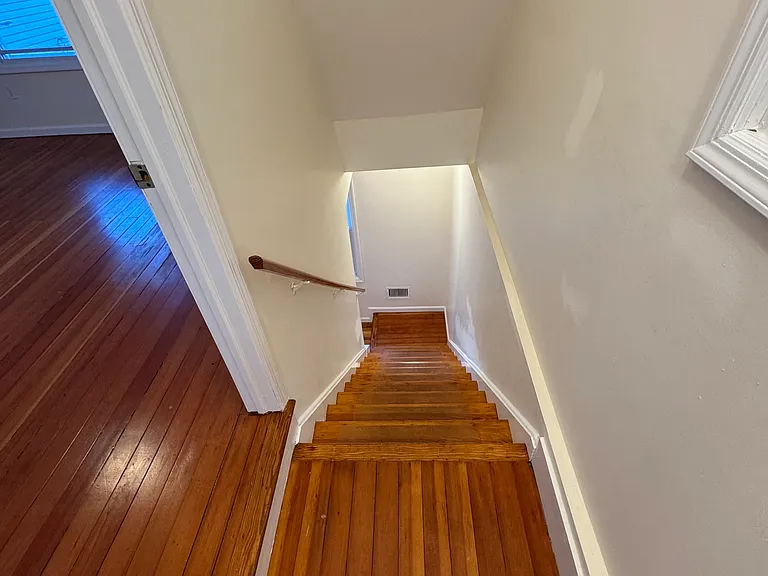 698 Undercliff Ave — Photo 7