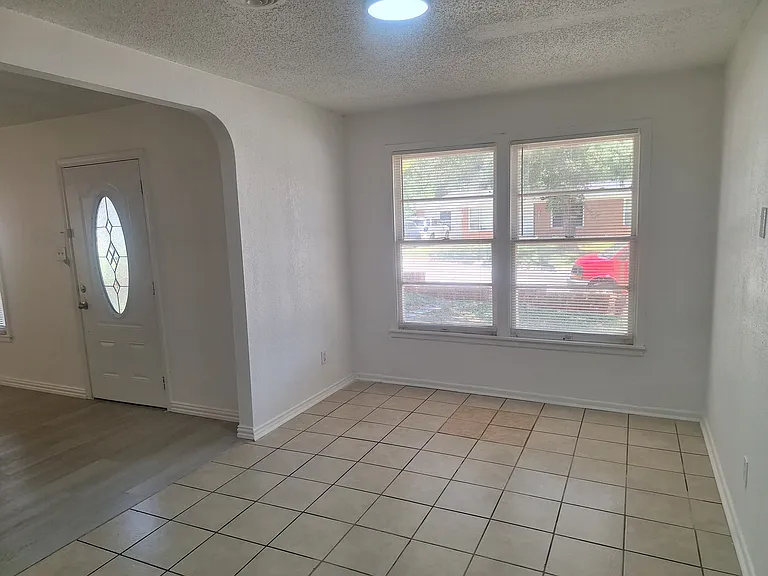 5912 Maceo Ln — Photo 8