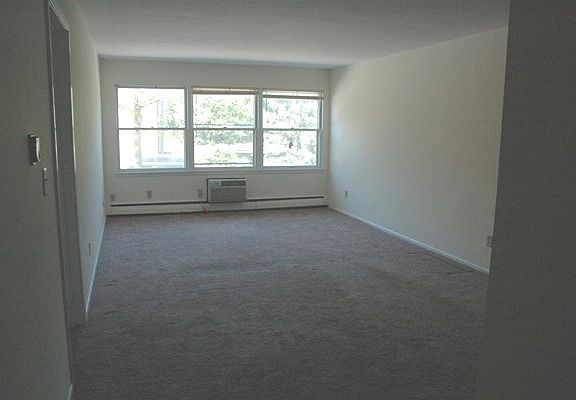 2nd image of 1329 Saint Paul Ave APT 12