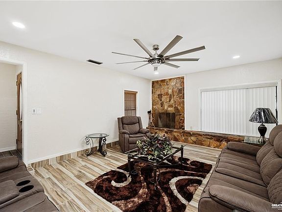 2nd image of 410 Stacie Ln