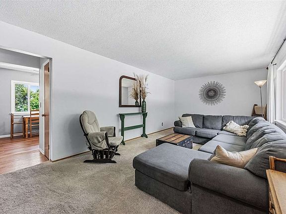 3rd image of 225 8th St NW