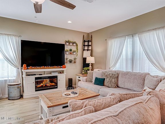 5th image of 3988 Heatherbrook Pl