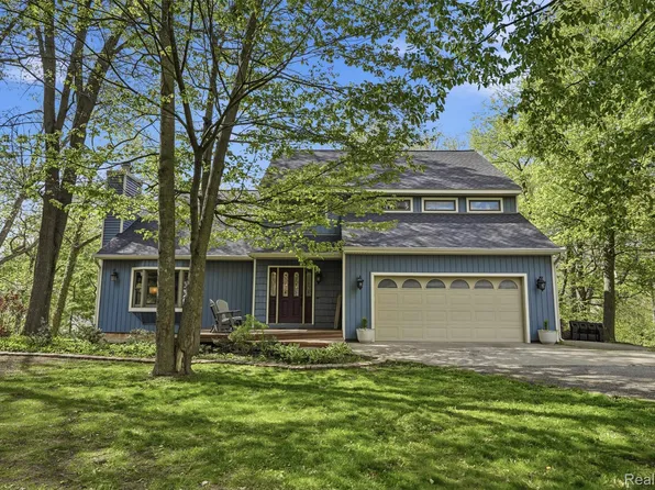 784 Maury Pl, Howell, MI 48843