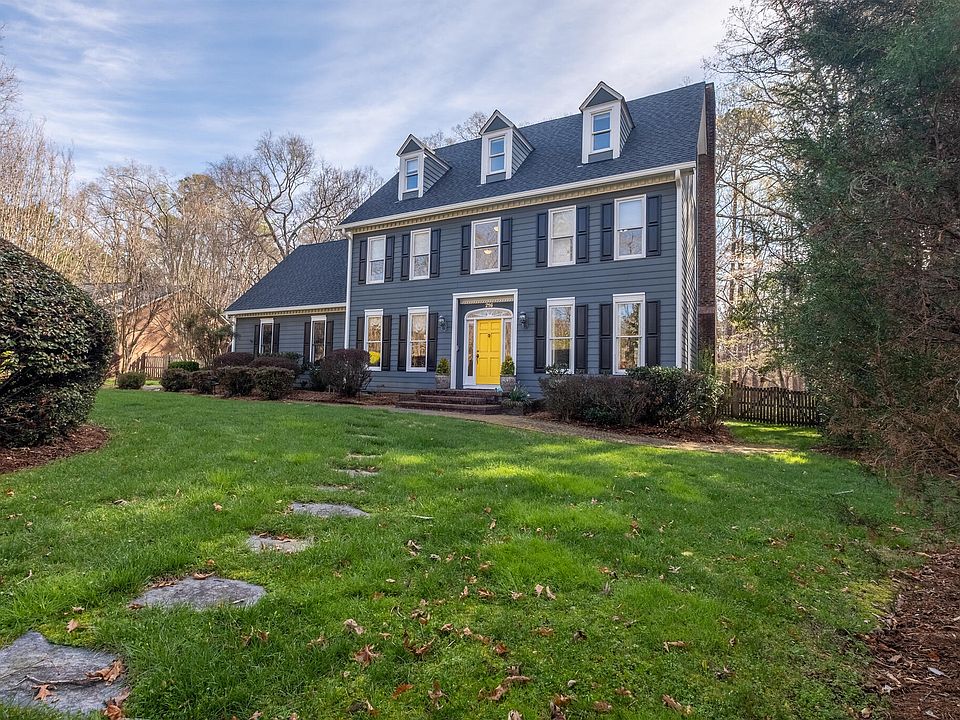 1st image of 216 Cobblestone Dr