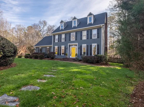 216 Cobblestone Dr, Chapel Hill, NC 27516