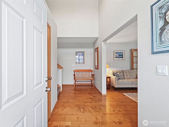 3rd image of 11548 215th Avenue E