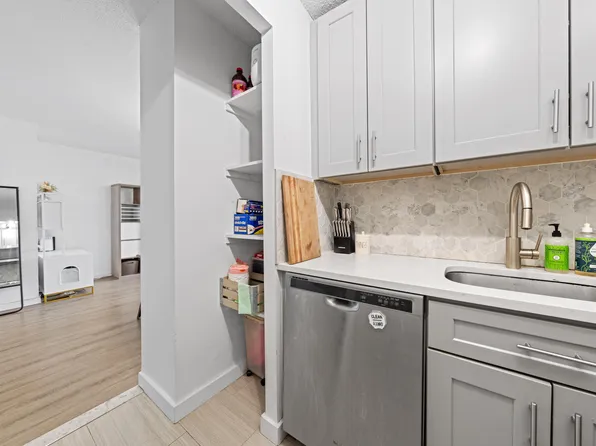 333 Pearl Street image 9 of 15