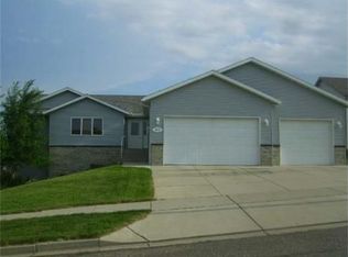 3213 Sleepy Hollow Loop, Bismarck, ND 58501