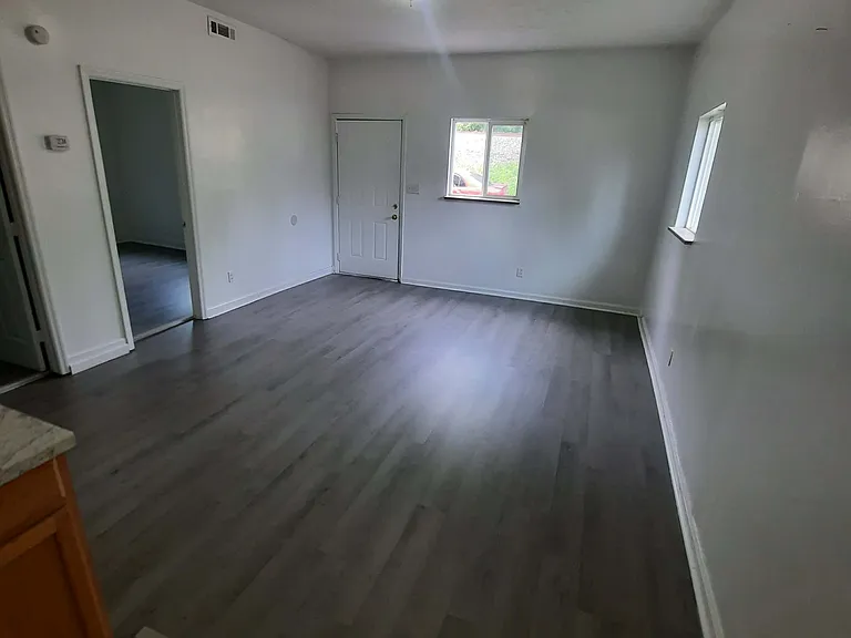 322 Railroad Ave #B — Photo 5
