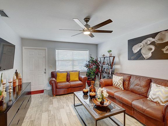 4th image of 4733 Weymouth Street