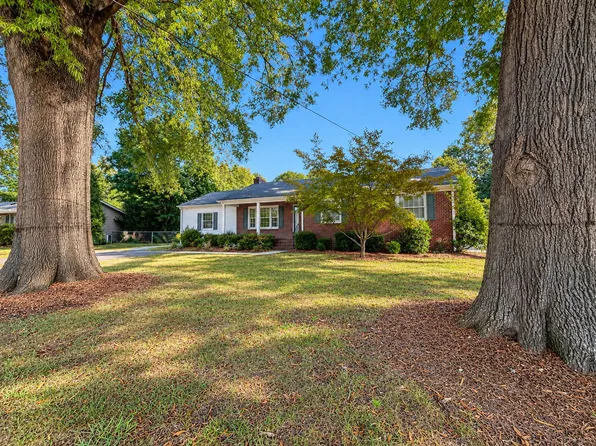518 Hawthorne Ln, Gastonia, NC 28054