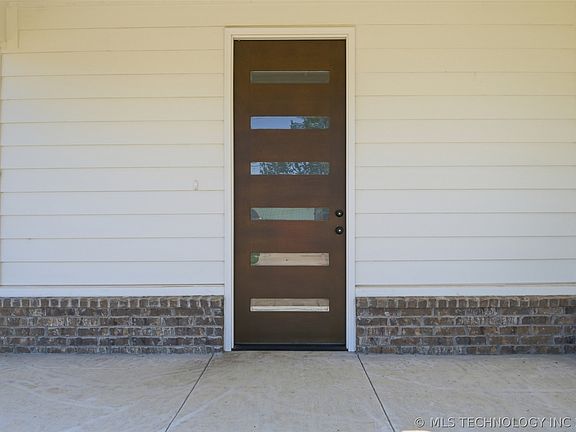 2nd image of 316 W 11th St