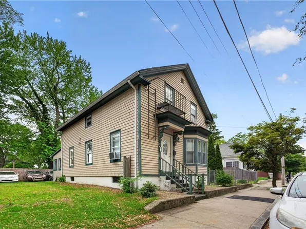 8 Arlington Ave, Cranston, RI 02920