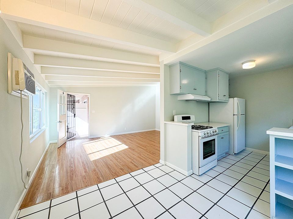 1st image of 816 Gramercy Dr #5