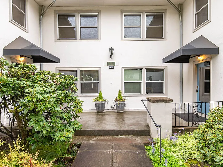 131 SE 24th Ave — Photo 3