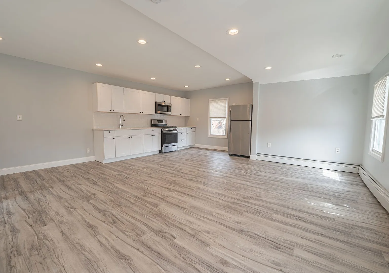 12 Union Ave — Photo 2