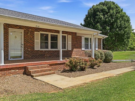 2nd image of 814 Mountain View Ct