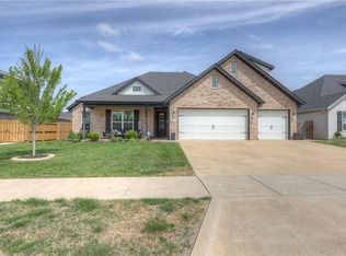 1330 Blue Moon Rd, Centerton, AR 72719