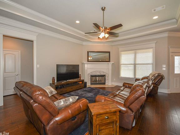 5th image of 9425 Oak Forest Ln