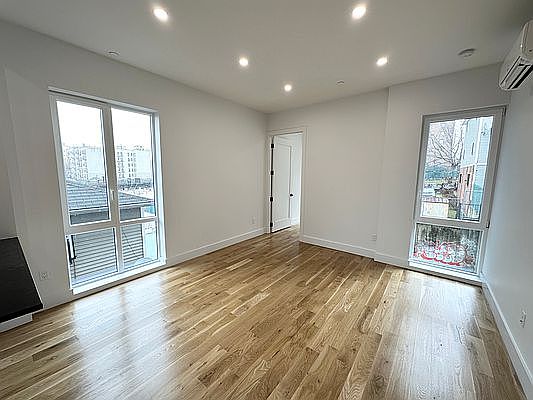 4th image of 598 Eagle Ave APT 2C