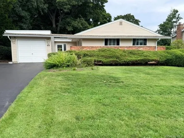 9 Bowman Lane, Kings Park, NY 11754