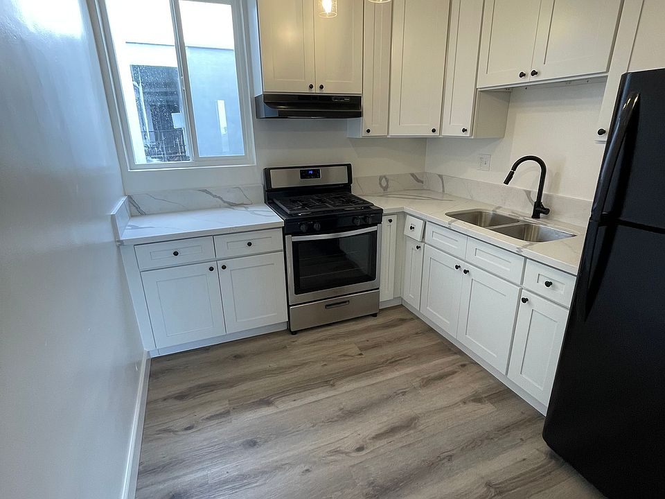 1st image of 1171 N Kenmore Ave #8