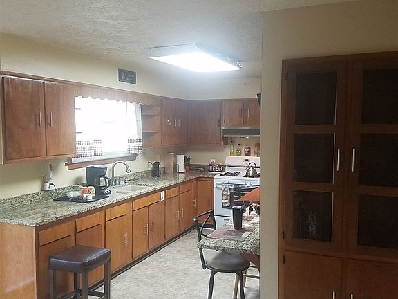 4th image of 2131 Hill St