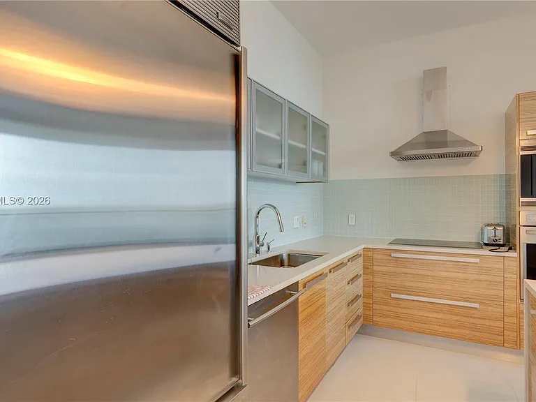 2020 N Bayshore Dr #1905 — Photo 24
