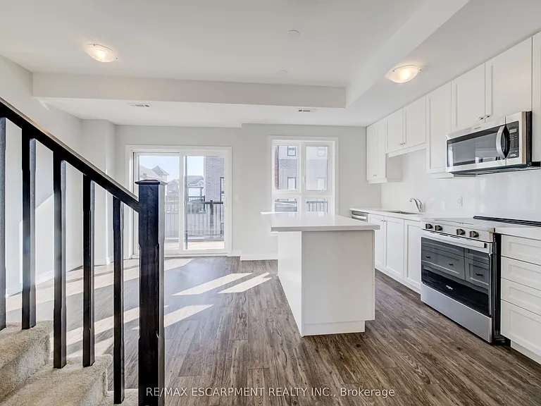 247 Burke St — Photo 11