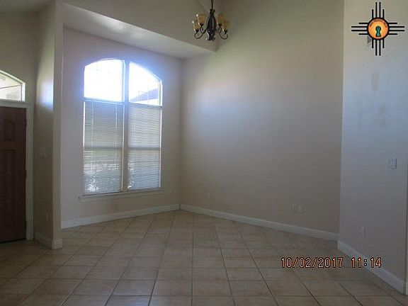 4th image of 2215 W Grand Ave