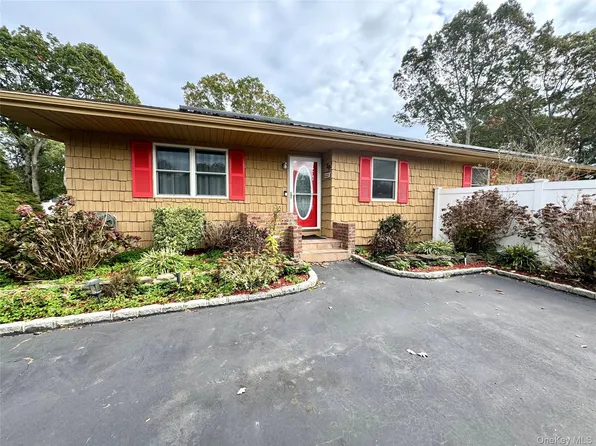 36 Sands Lane, Brookhaven, NY 11719
