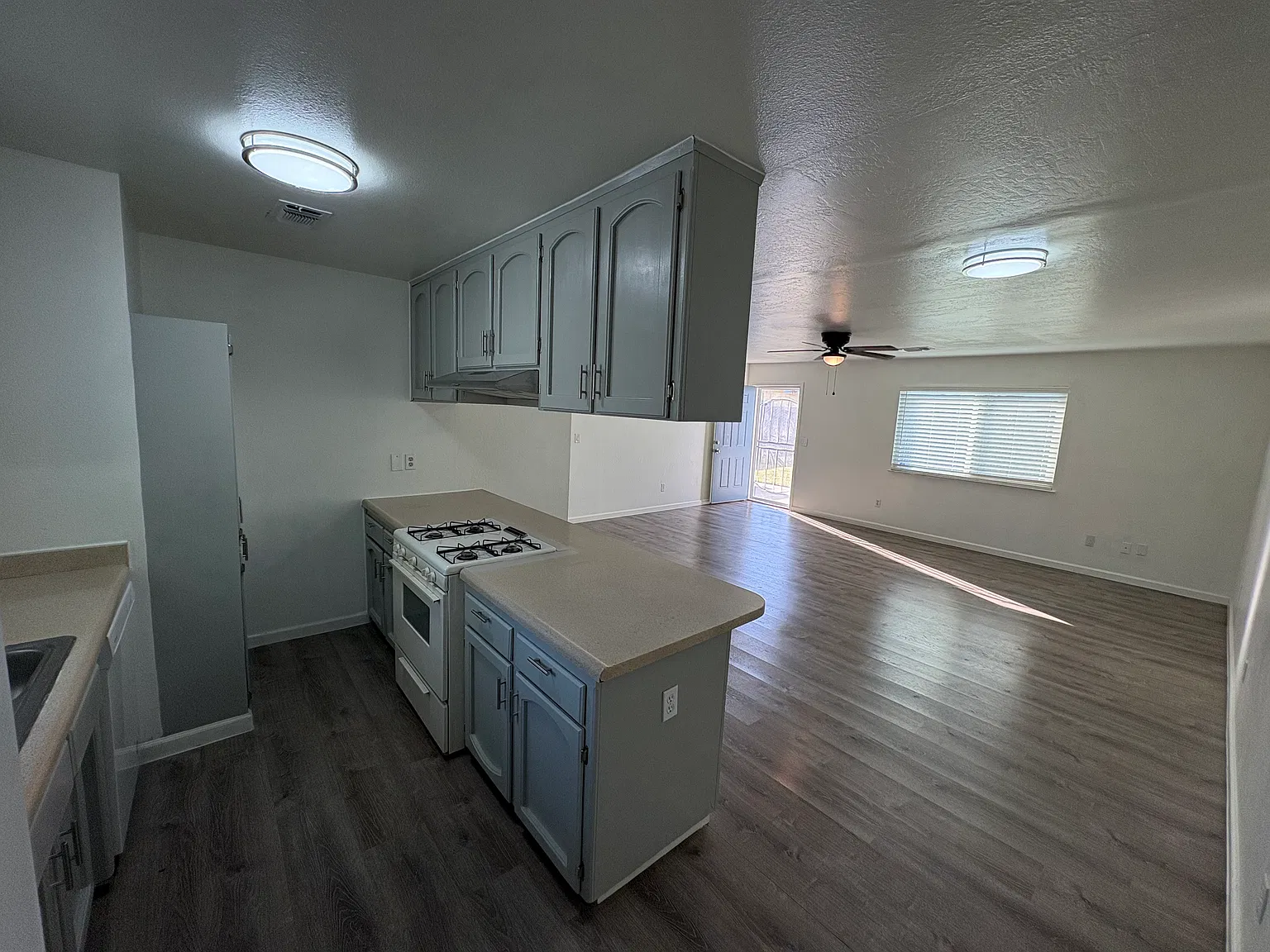 3 bed, $1,900 — Photo 3