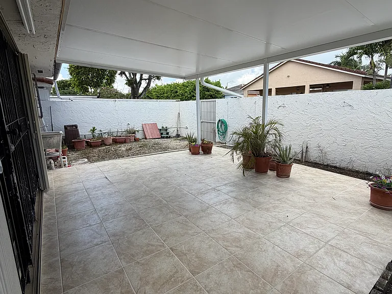621 SW 93rd Ct — Photo 11