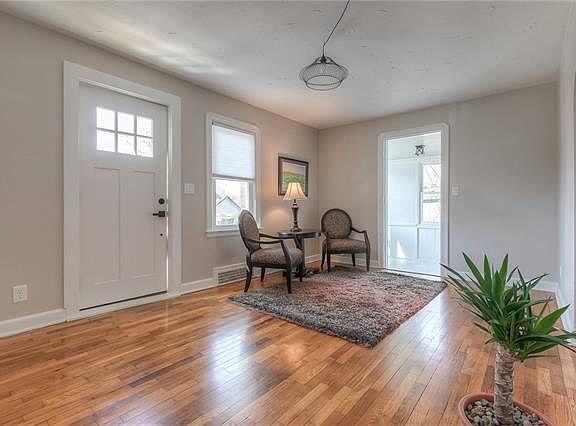 5th image of 4913 Fontana St