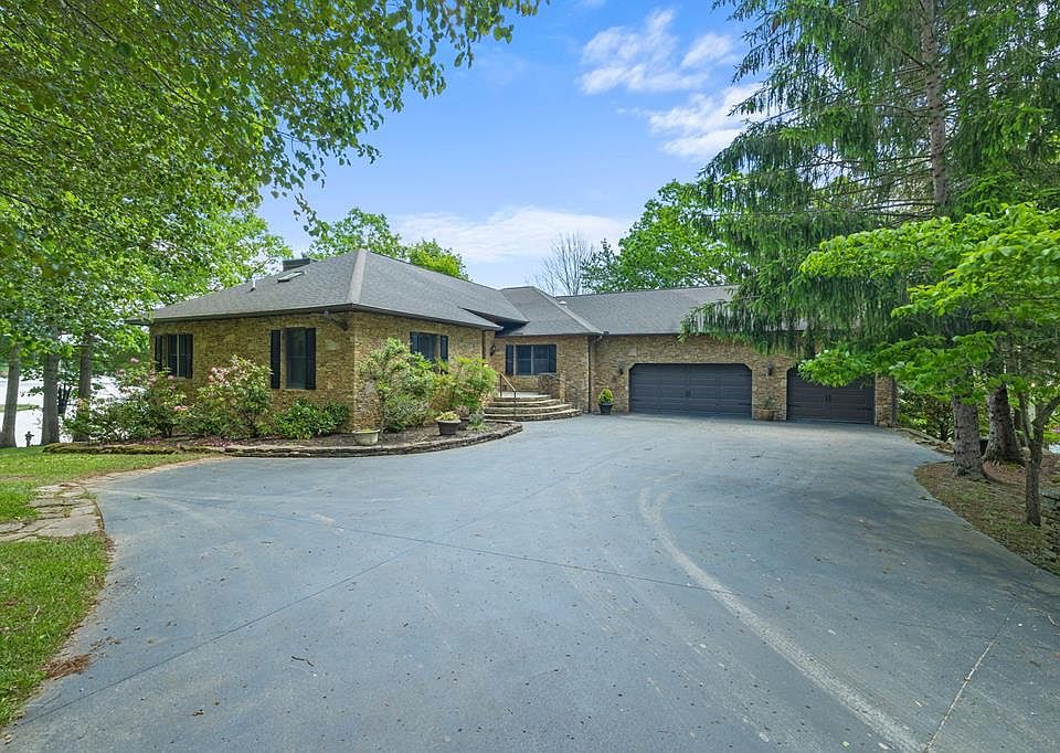 1st image of 160 Motthaven Dr