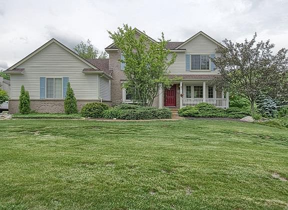 2nd image of 611 River Oaks Dr