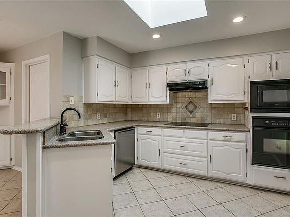 4th image of 155 Holly Ln