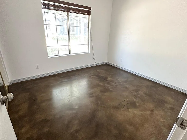 10100 N 89th Ave #30 — Photo 5