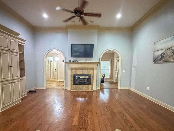 5th image of 137 Vineyard Blvd