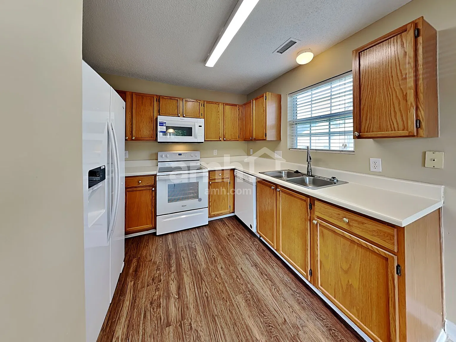 3 bed, 2.0 bath, 1268 sqft, $1,870 — Photo 3