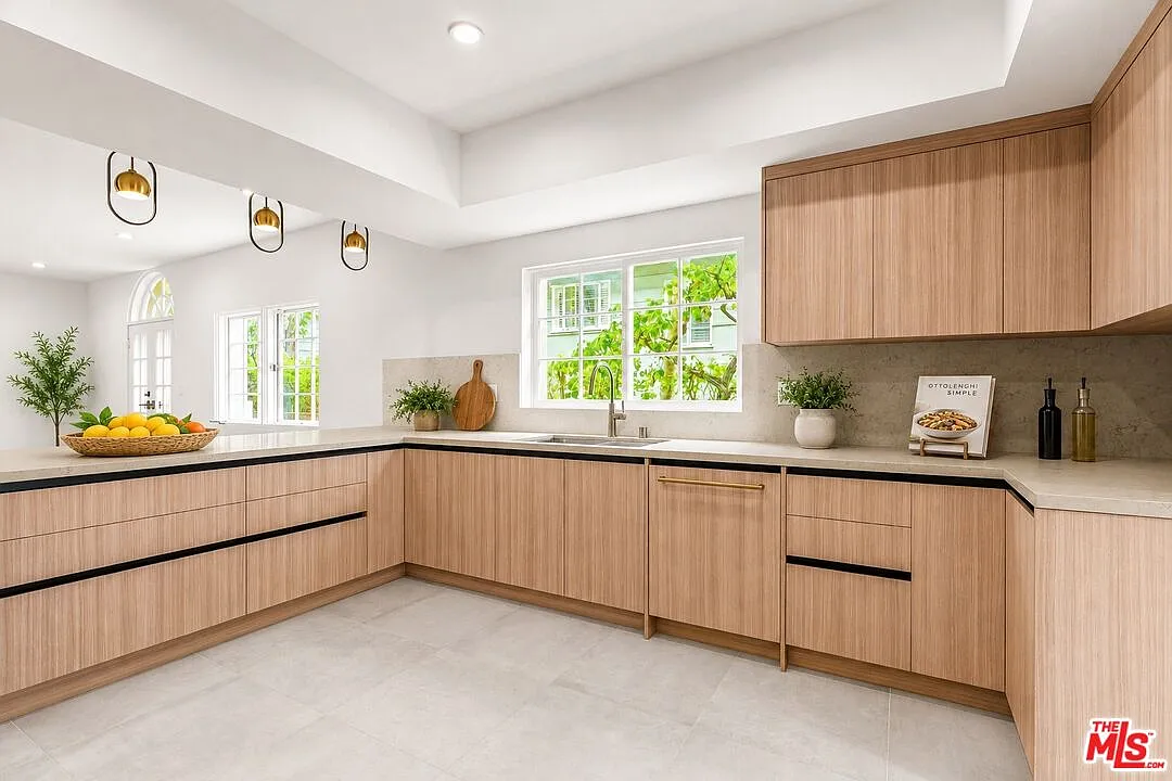 3 bed, 4.5 bath, 3026 sqft, $16,200 — Photo 1