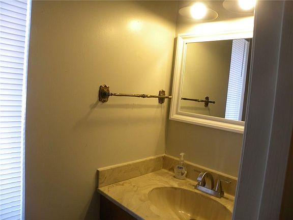 5th image of 4221 Walnut Hills Dr #B