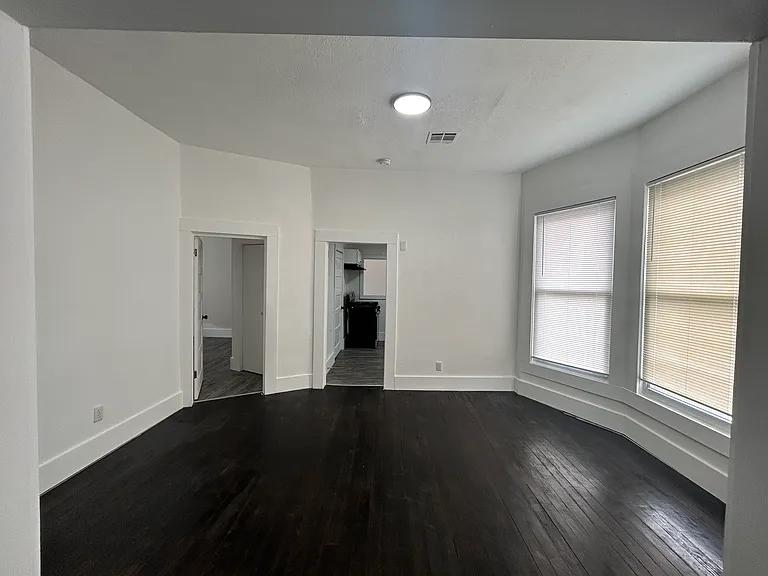 700 NE 6th St — Photo 13