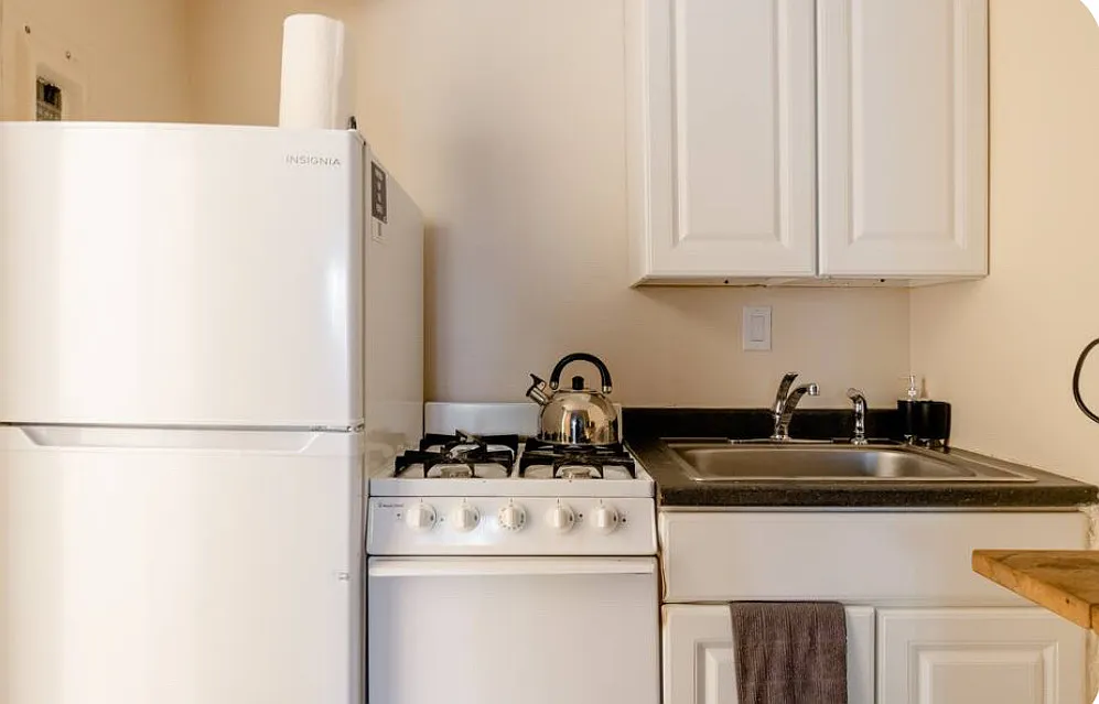 Studio, 400 sqft, $2,000 — Photo 4