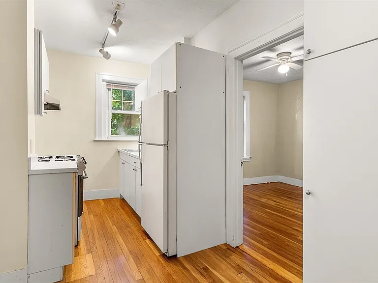 590 Washington St #3 — Photo 9