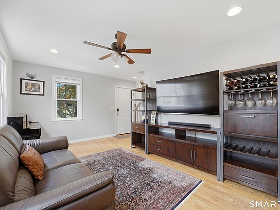 5th image of 39 Scribner Avenue