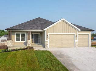 1708 Lolly Ct, Basehor, KS 66007