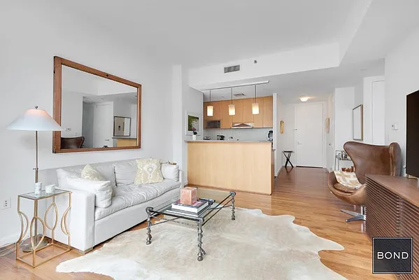 Sold by Bond New York | media 18