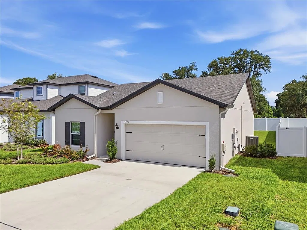 3 bed, 2.0 bath, 1212 sqft, $2,375 — Photo 2